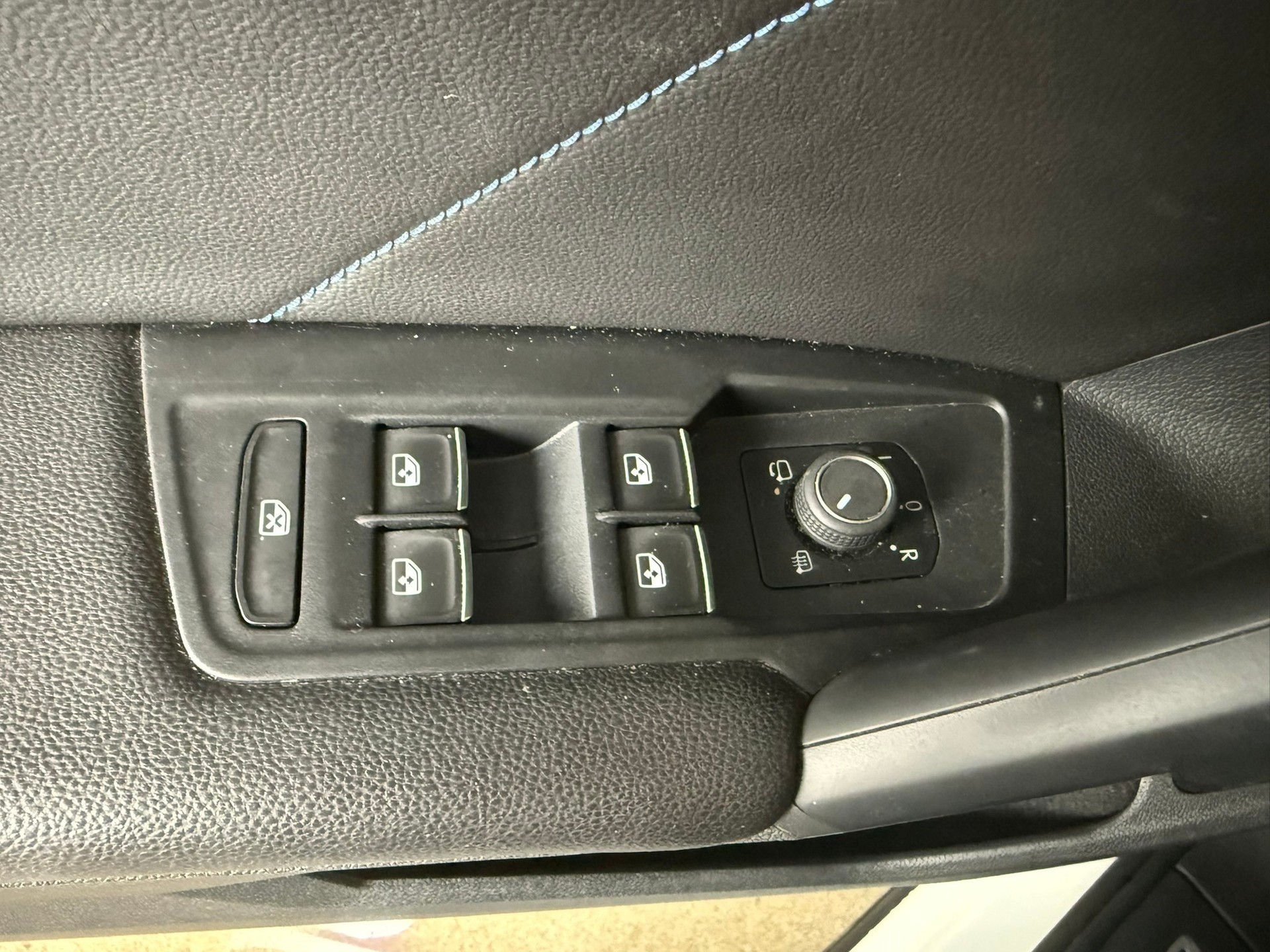 VW Tiguan 2.0TSI R 4Motion DSG, Oryxweiss Perlmutteffekt-image-13