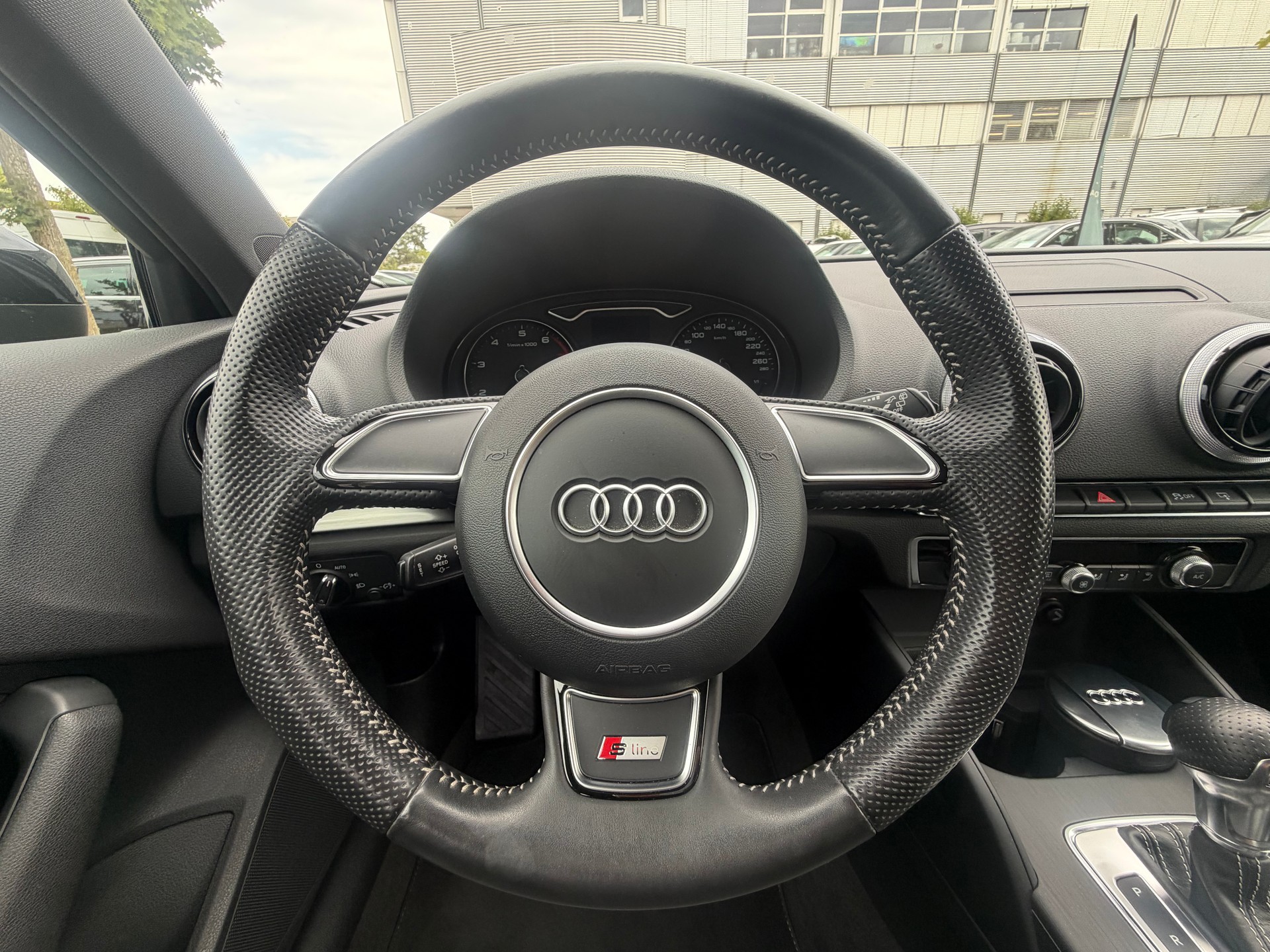 AUDI A3 Sportback 1.4 TFSI Ambition S-tronic-image-11