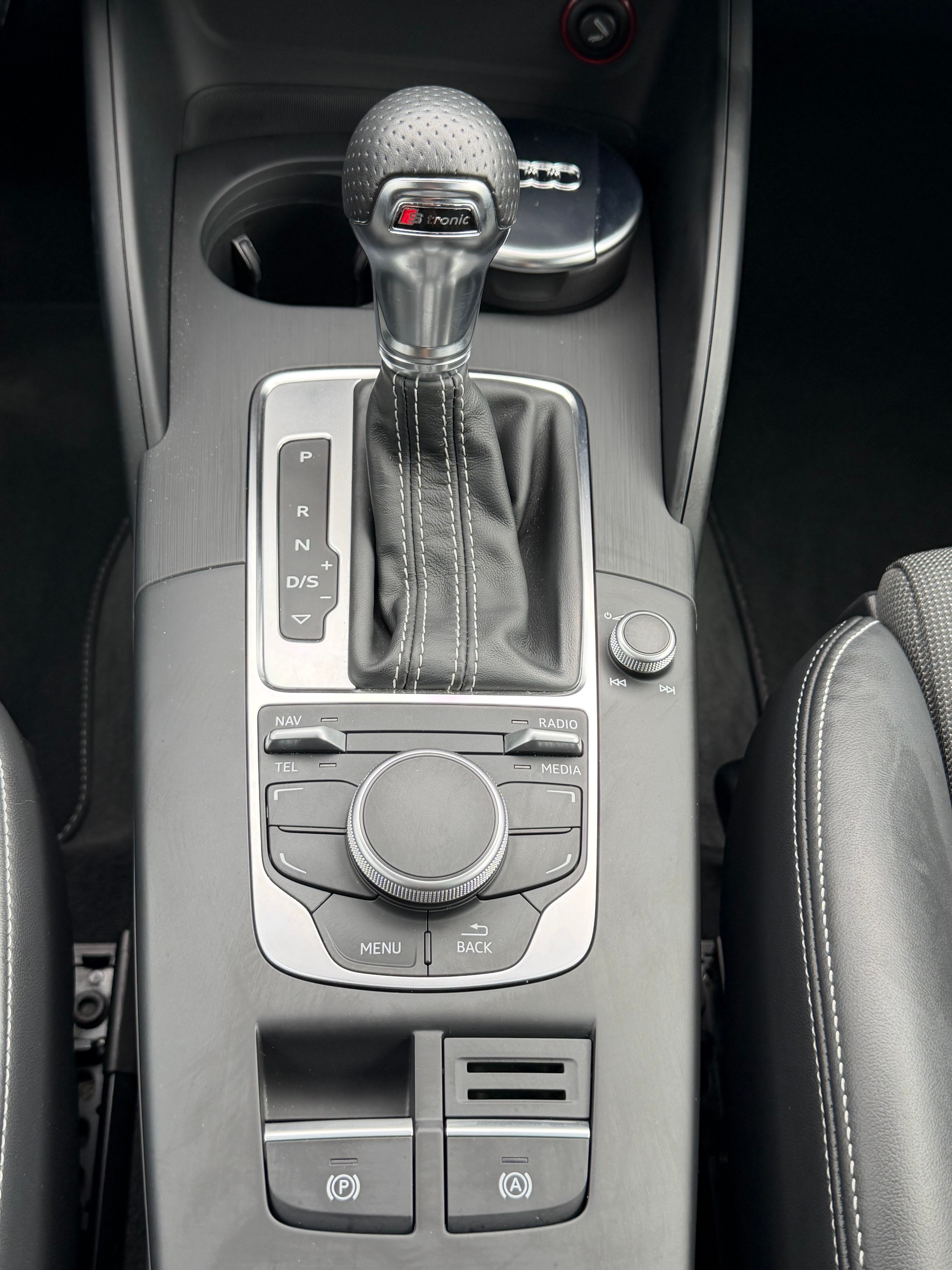 AUDI A3 Sportback 1.4 TFSI Ambition S-tronic-image-13