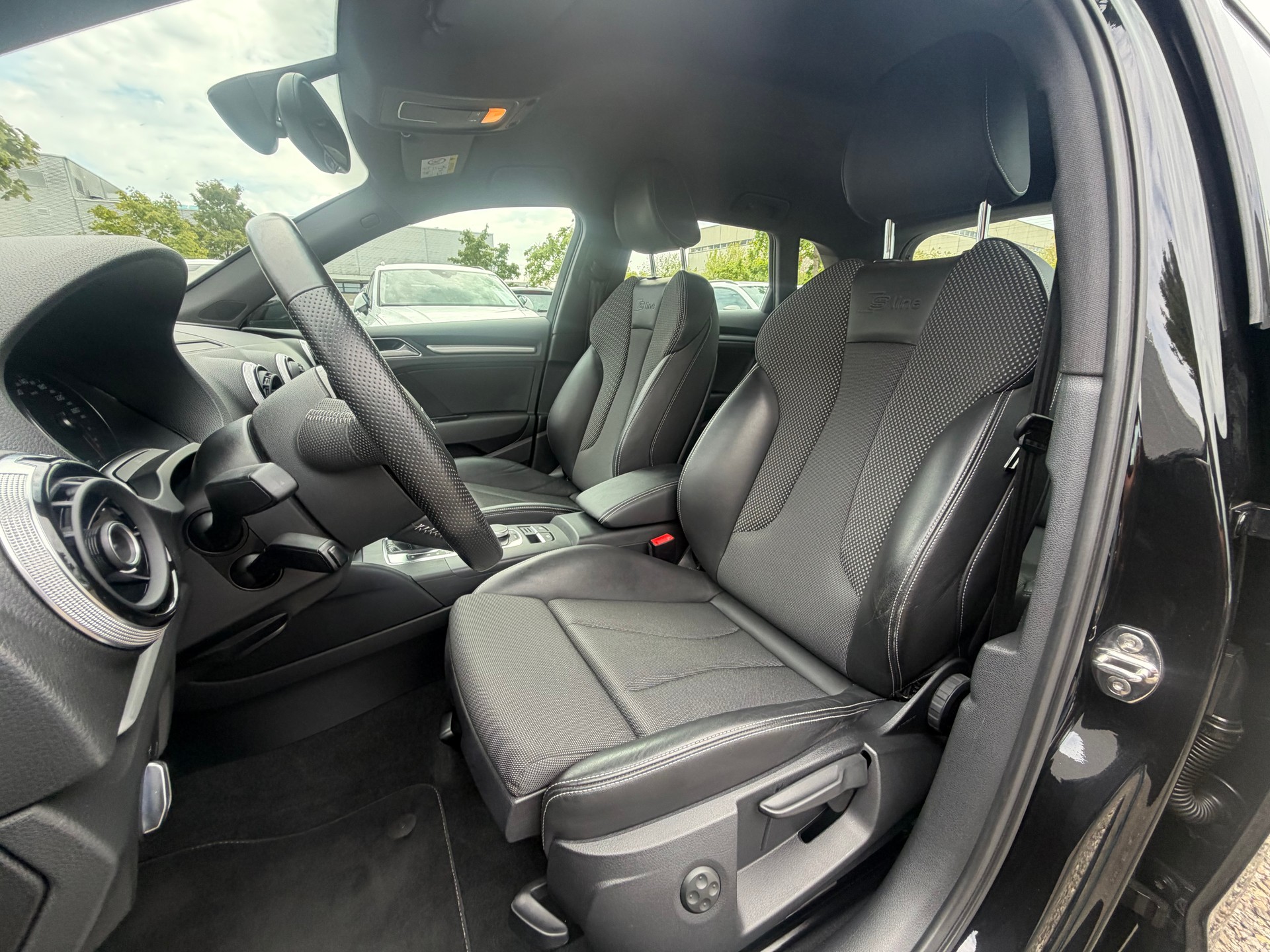 AUDI A3 Sportback 1.4 TFSI Ambition S-tronic-image-8