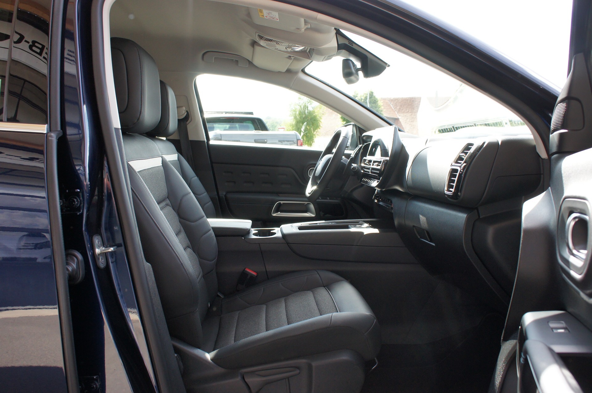 CITROEN C5 Aircross 1.6 PHEV Swiss Edition-image-8