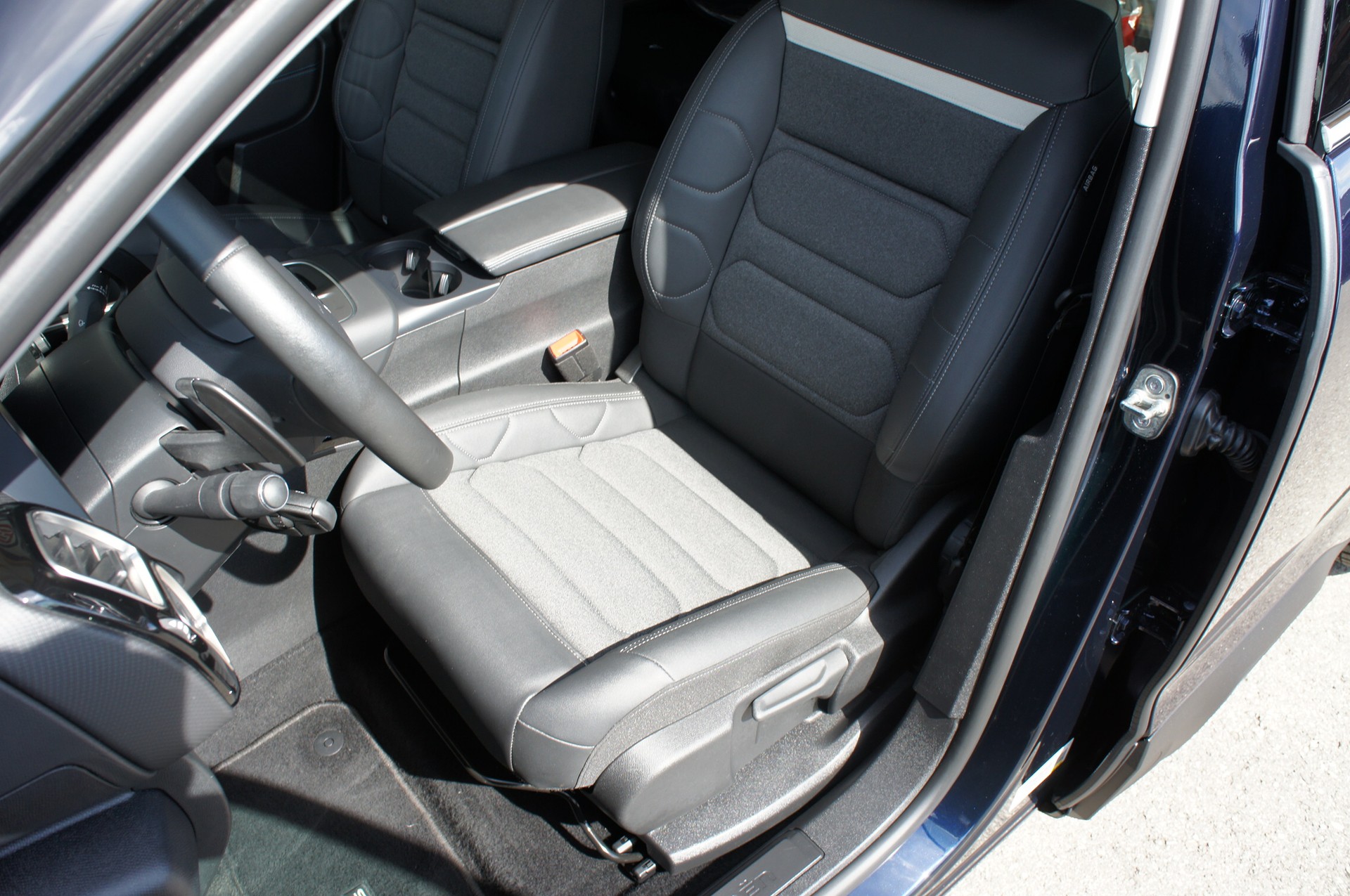 CITROEN C5 Aircross 1.6 PHEV Swiss Edition-image-12