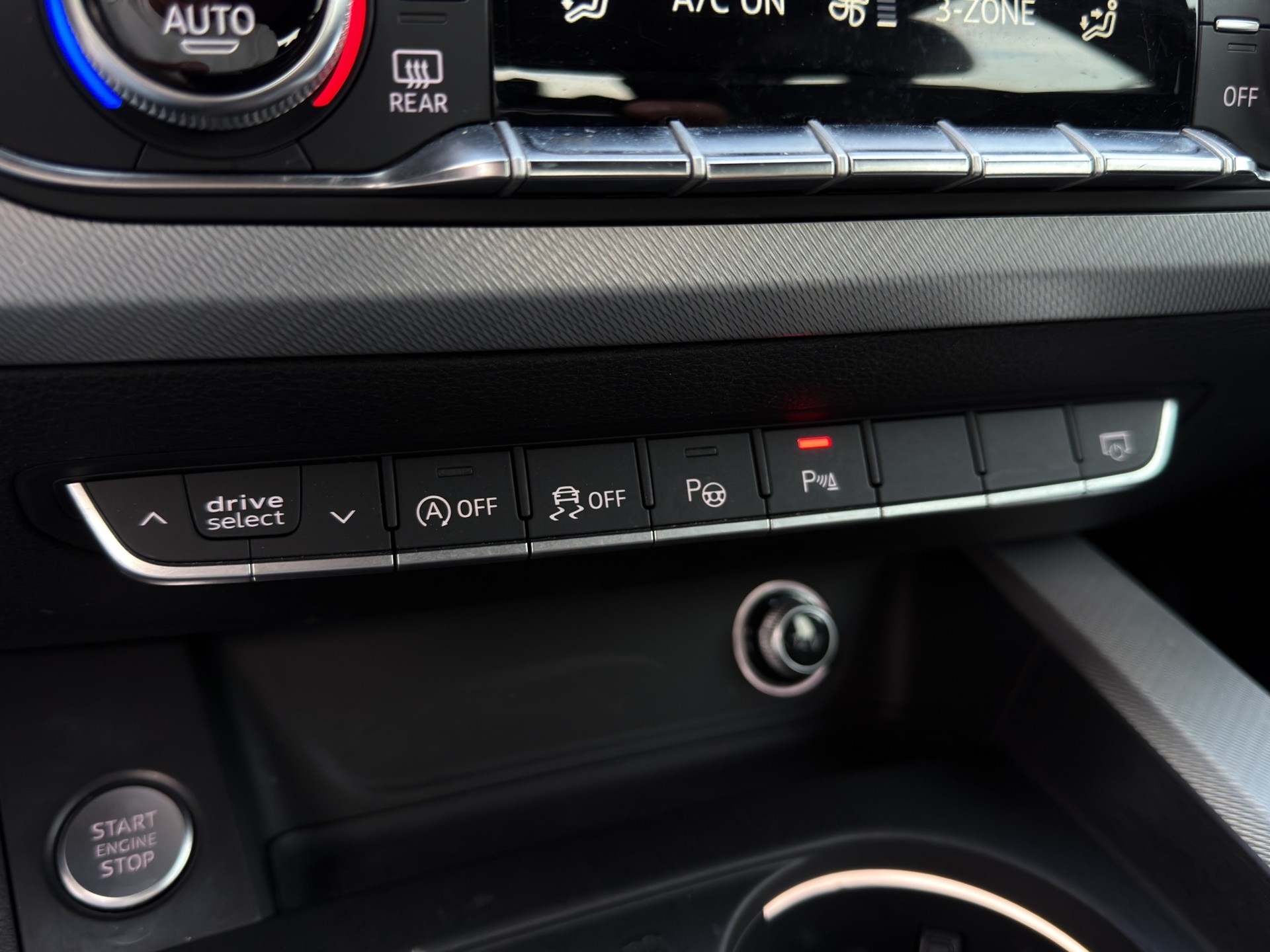 AUDI A4 Avant 2.0 TFSI Sport S-tronic-image-18