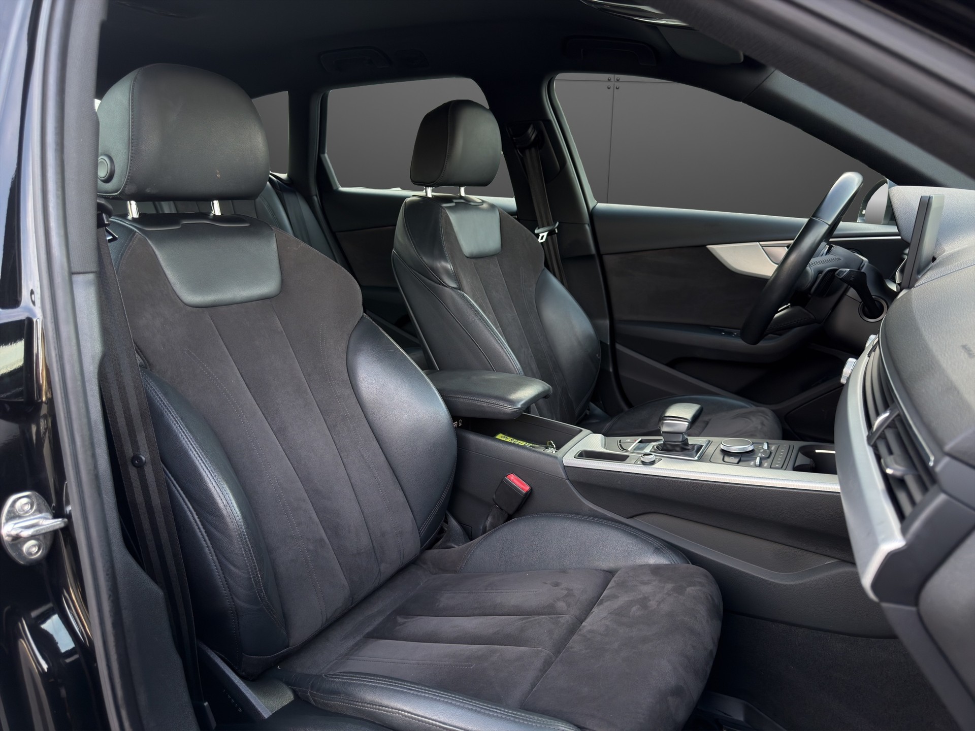 AUDI A4 Avant 2.0 TFSI Sport S-tronic-image-22