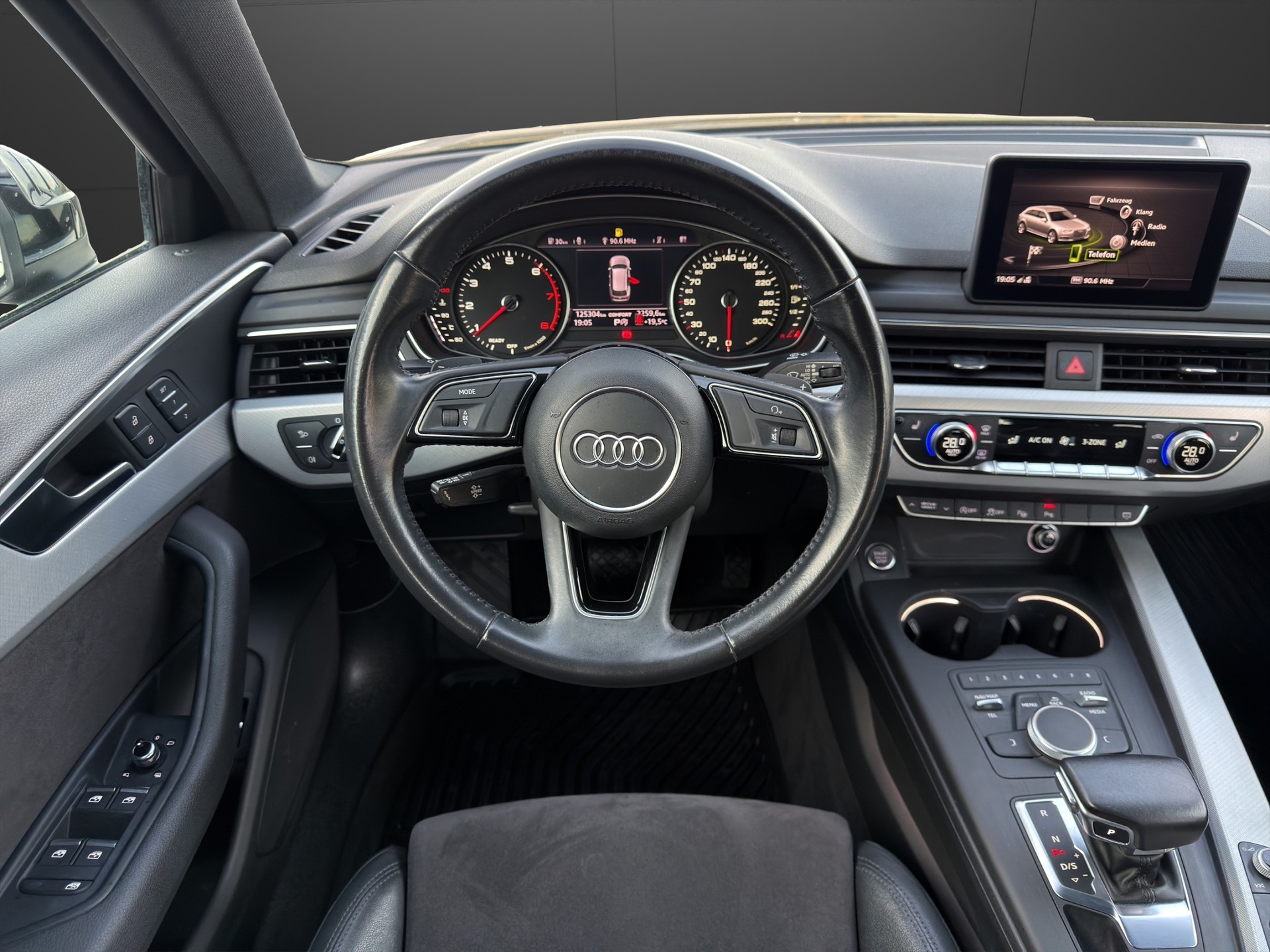 AUDI A4 Avant 2.0 TFSI Sport S-tronic-image-23