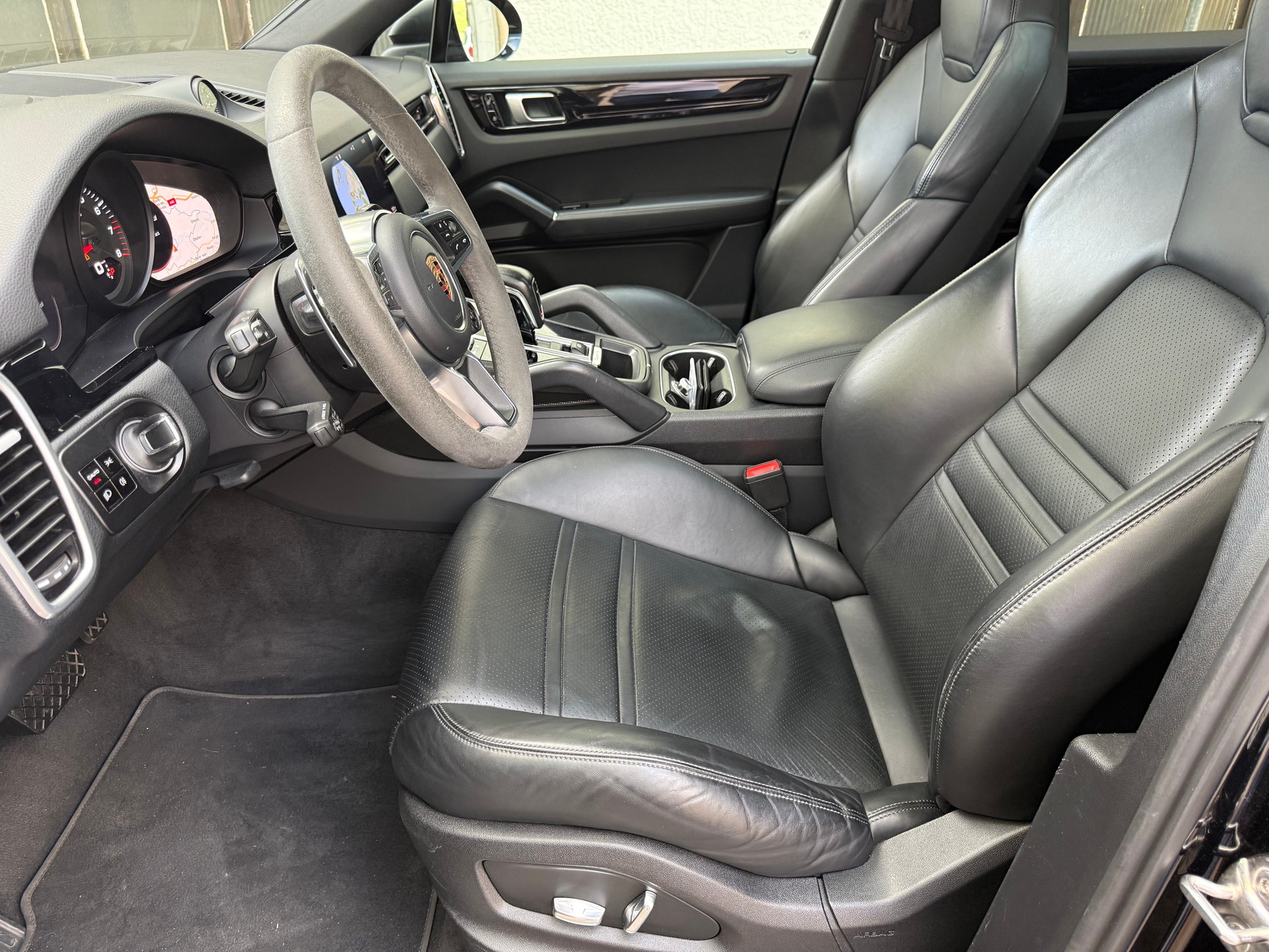 PORSCHE Cayenne Coupé-image-11