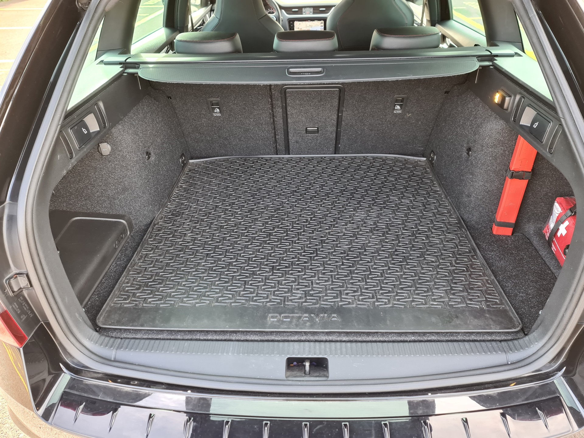 SKODA Octavia Combi 2.0 TSI RS DSG-image-14