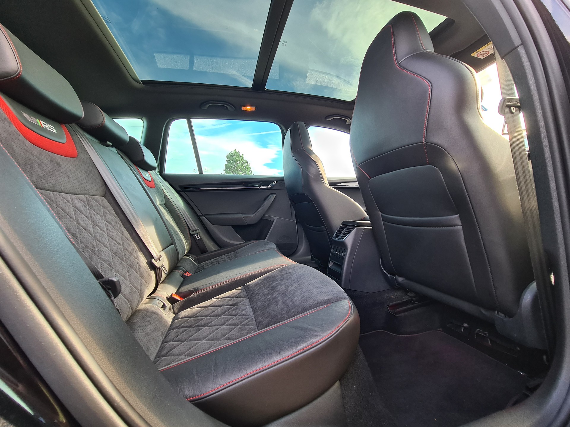 SKODA Octavia Combi 2.0 TSI RS DSG-image-13