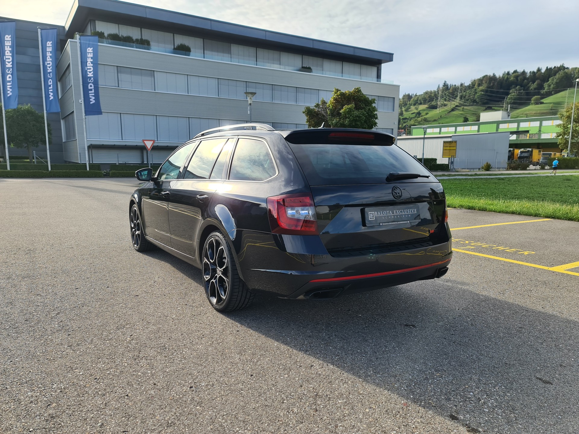 SKODA Octavia Combi 2.0 TSI RS DSG-image-2