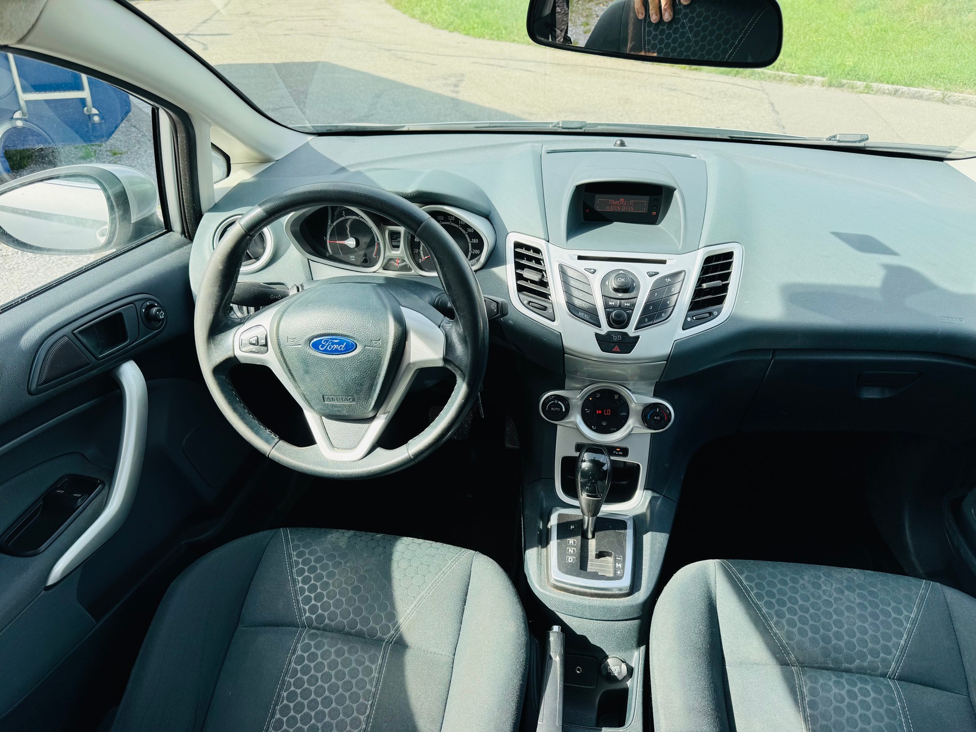 FORD Fiesta 1.4 16V Titanium Automatic-image-5