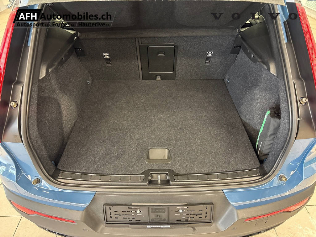 VOLVO XC40 P6 Core FWD-image-15