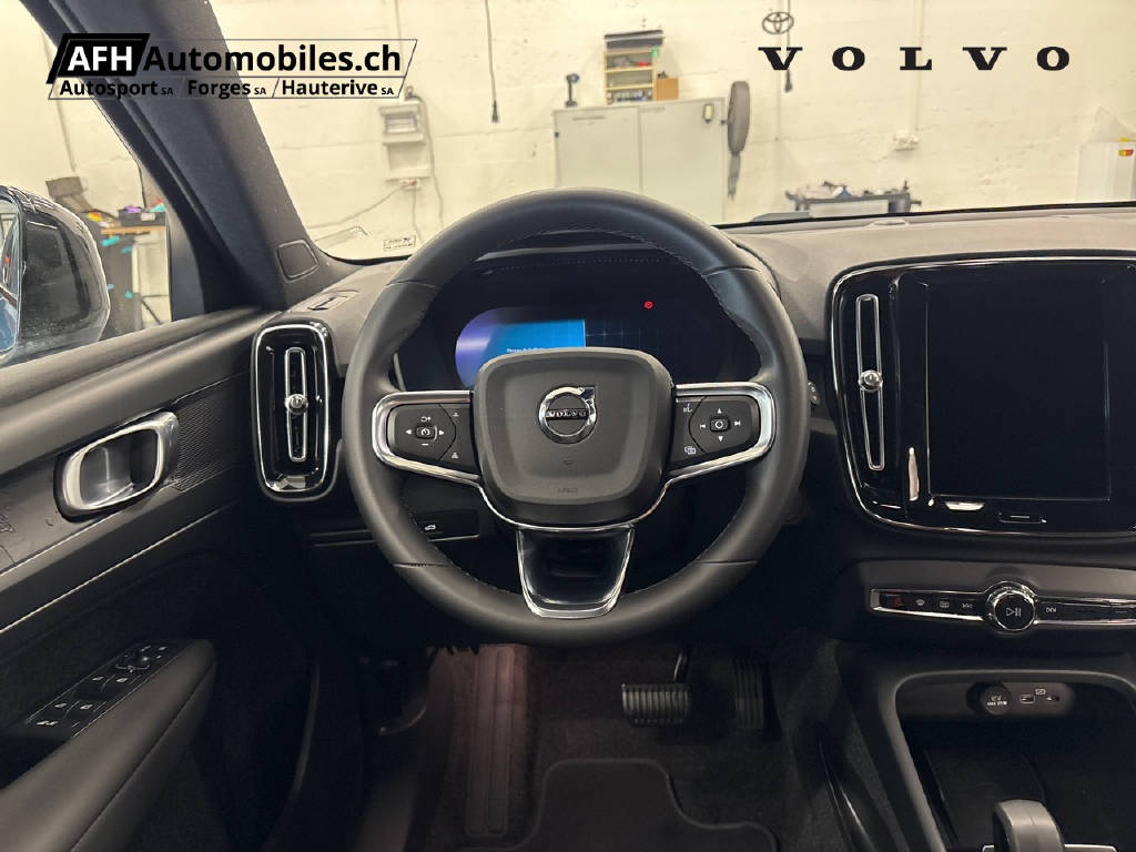 VOLVO XC40 P6 Core FWD-image-10