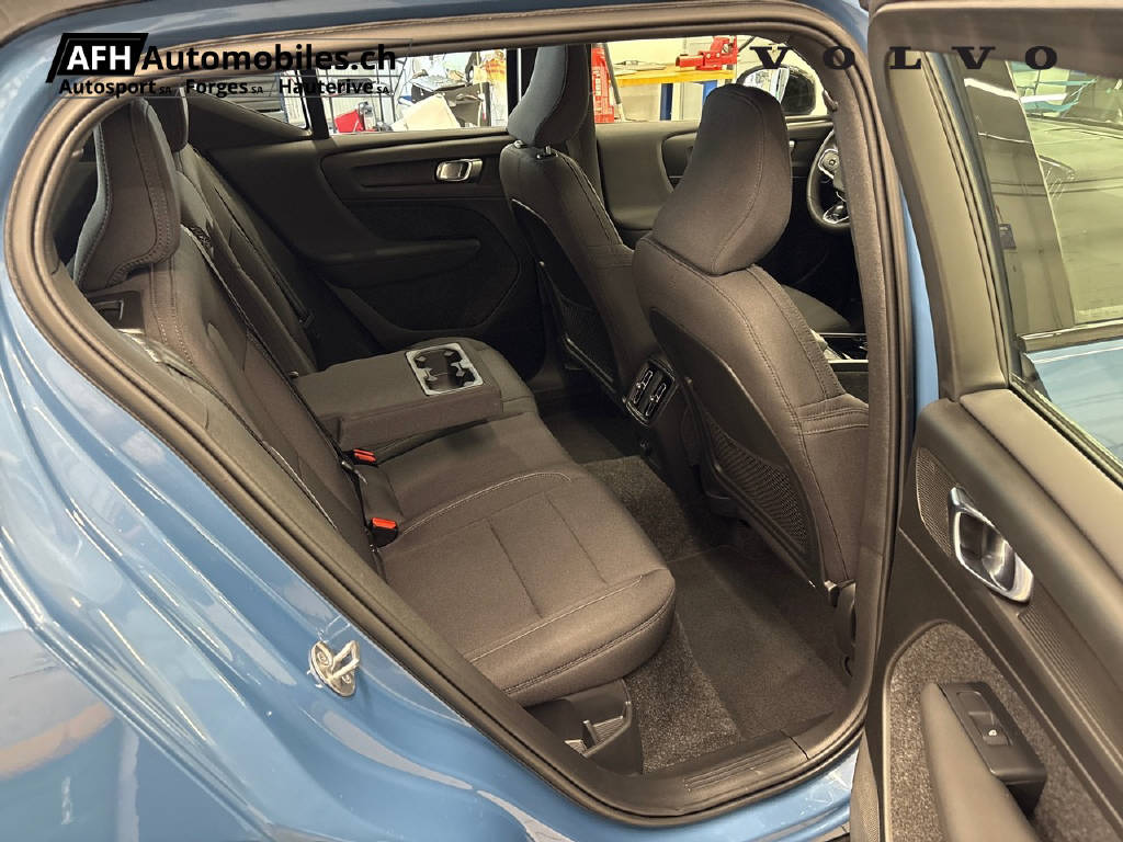 VOLVO XC40 P6 Core FWD-image-13