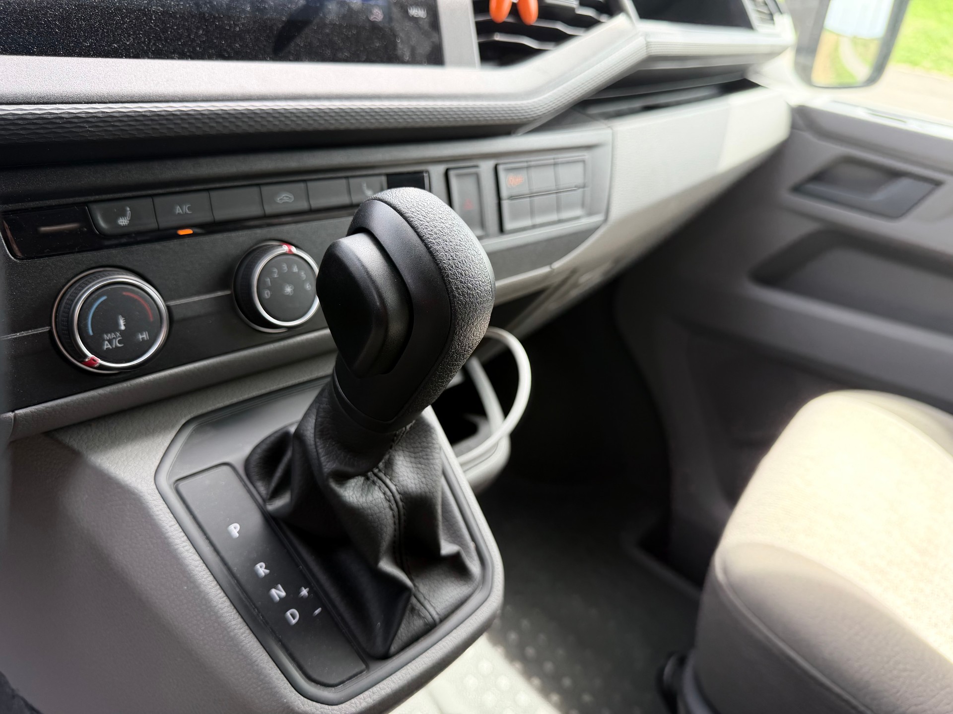 VW T6.1 2.0 TDI DSG KNAUS TABBERT - BULLI-image-11