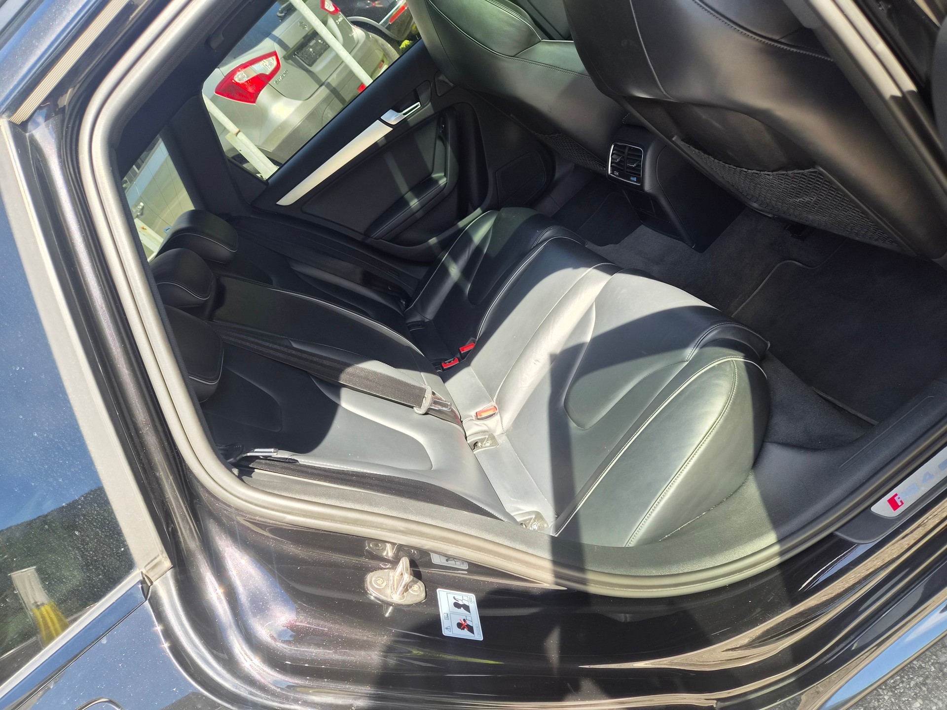 AUDI RS4 Avant 4.2 FSI V8 quattro S-tronic-image-10