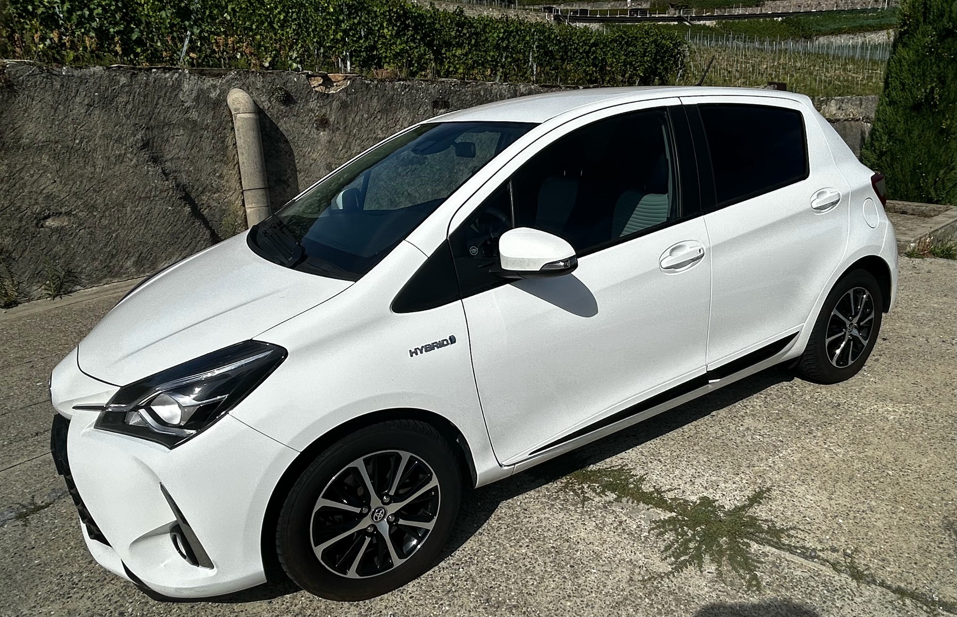 TOYOTA Yaris 1.5 VVT-i Hybrid Trend e-CVT-showroom-element-1