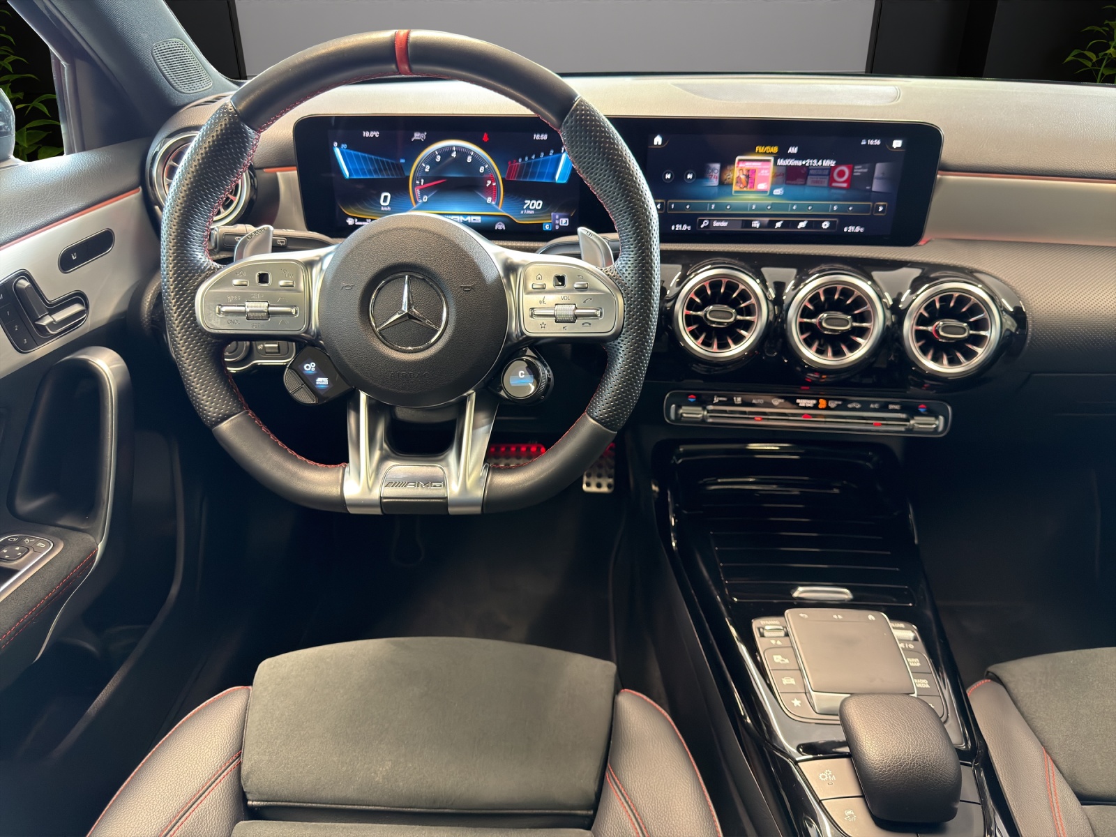 MERCEDES-BENZ A 35 AMG 4Matic-image-7