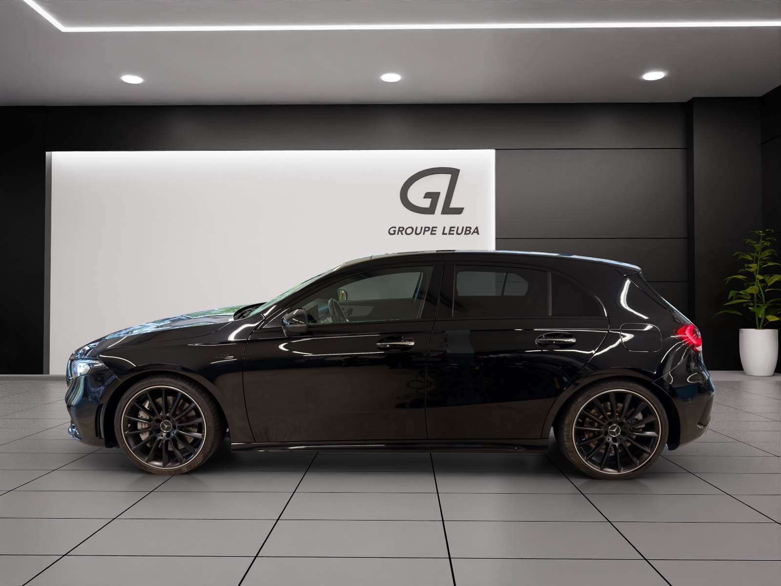 MERCEDES-BENZ A 35 AMG 4Matic-image-2