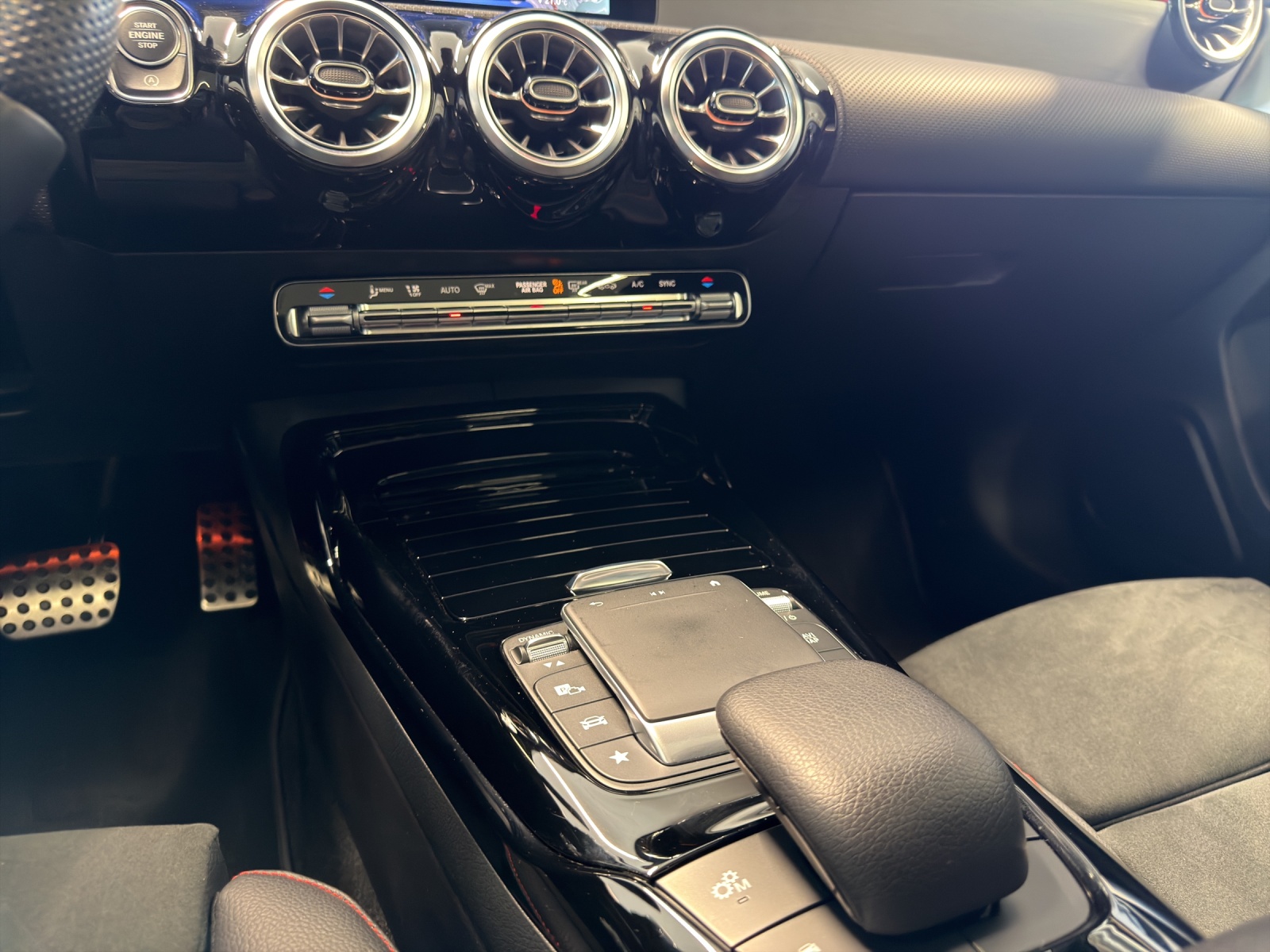 MERCEDES-BENZ A 35 AMG 4Matic-image-11
