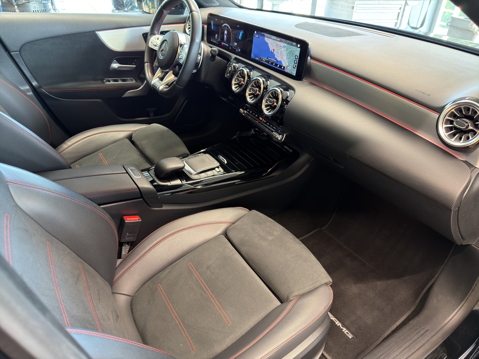 MERCEDES-BENZ A 35 AMG 4Matic-image-12