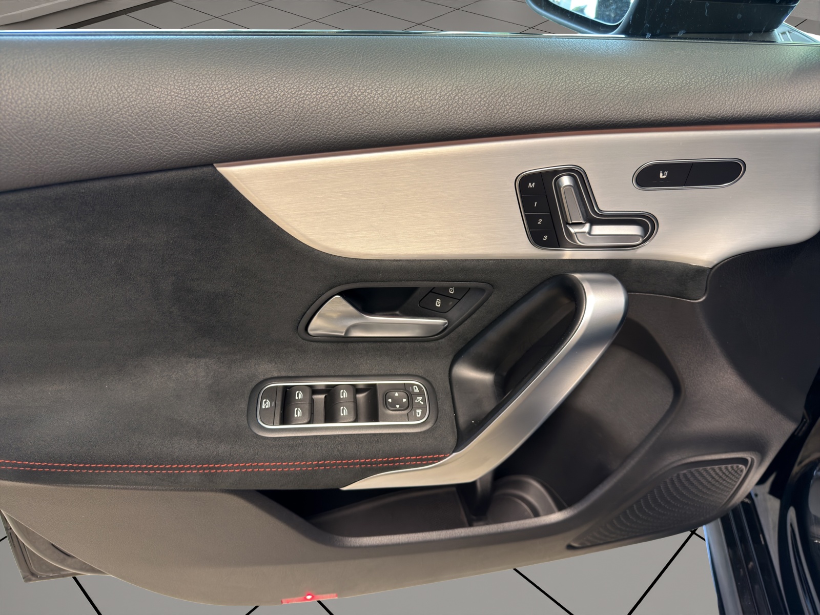 MERCEDES-BENZ A 35 AMG 4Matic-image-9