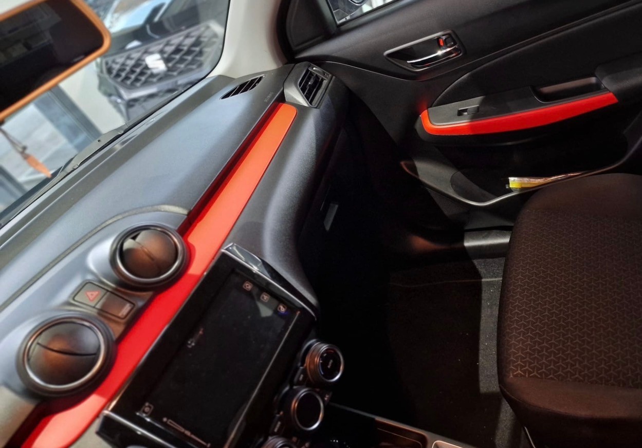 SUZUKI SWIFT 1.0 T Compact Top Hybrid-image-1