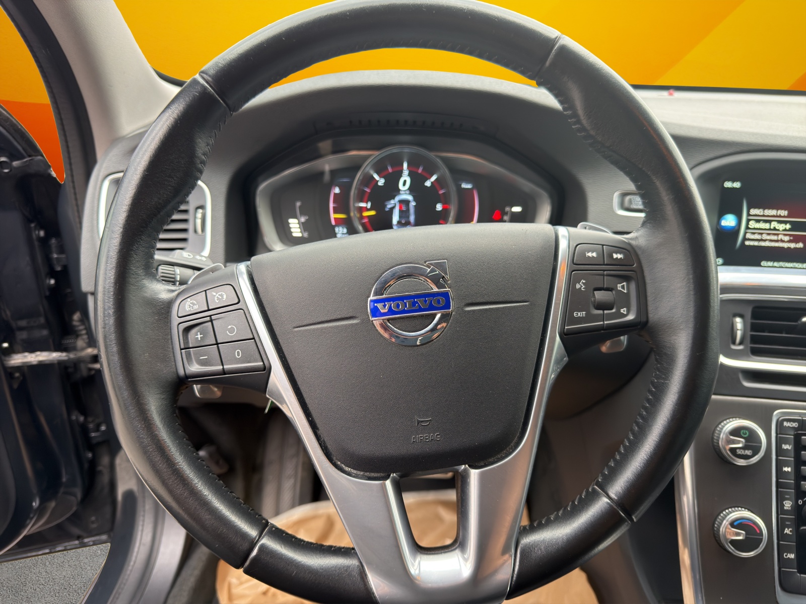VOLVO V60 Cross Country D4 AWD Summum Geartronic-image-10