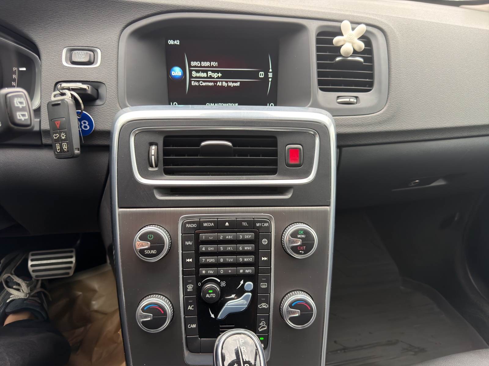 VOLVO V60 Cross Country D4 AWD Summum Geartronic-image-15