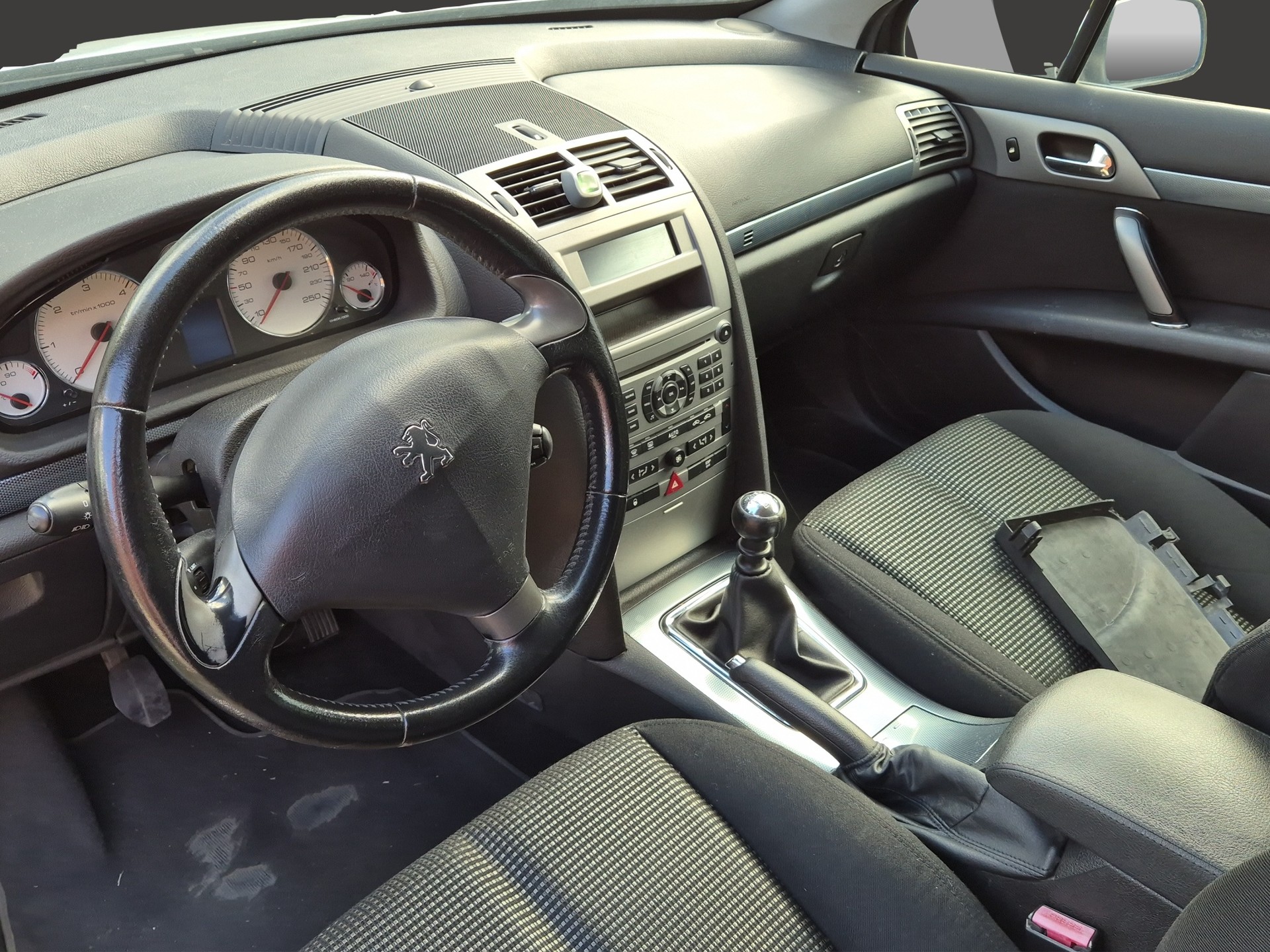 PEUGEOT 407 SW 2.0 HDI ST Dynamic-image-6