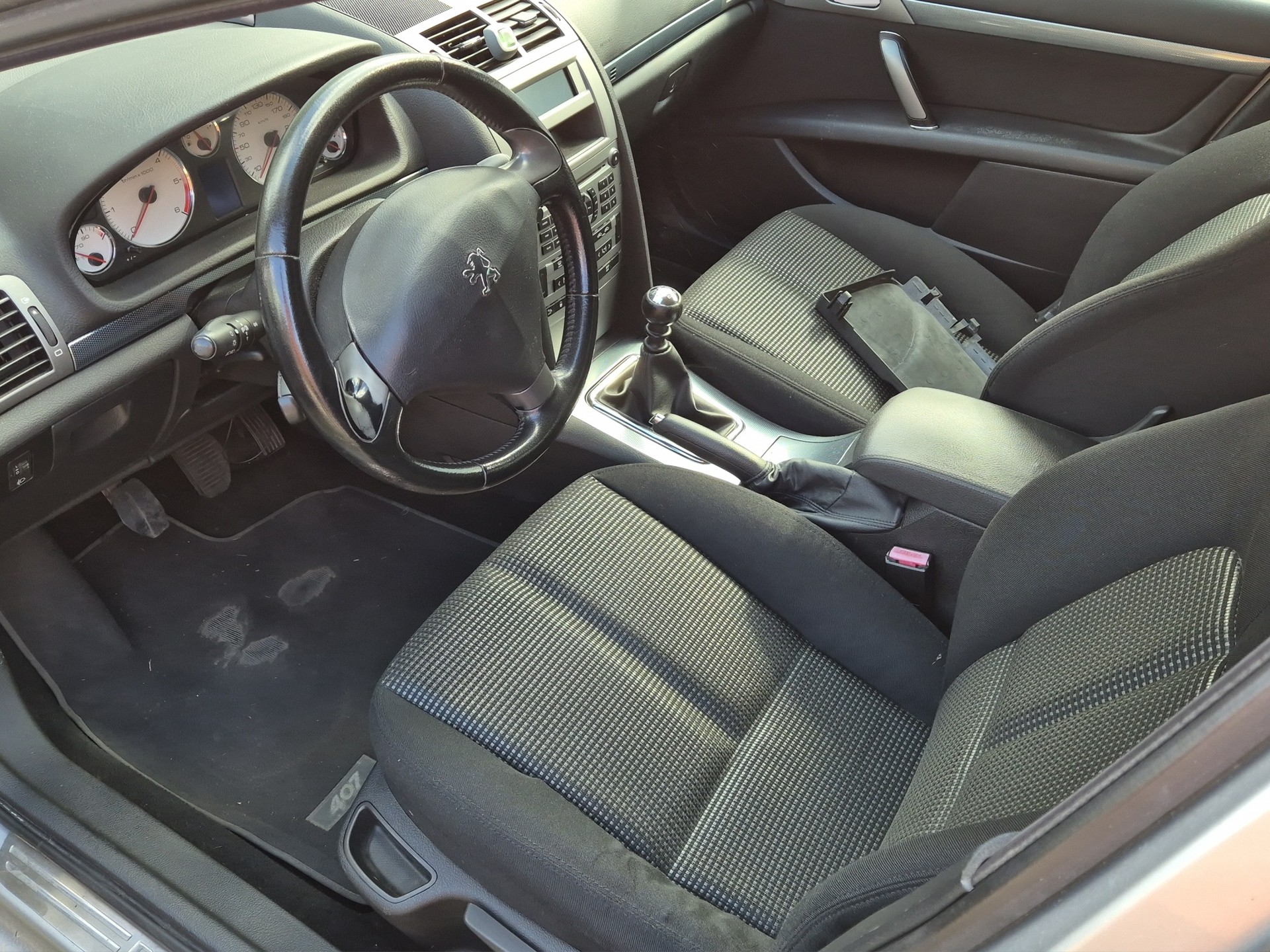 PEUGEOT 407 SW 2.0 HDI ST Dynamic-image-5