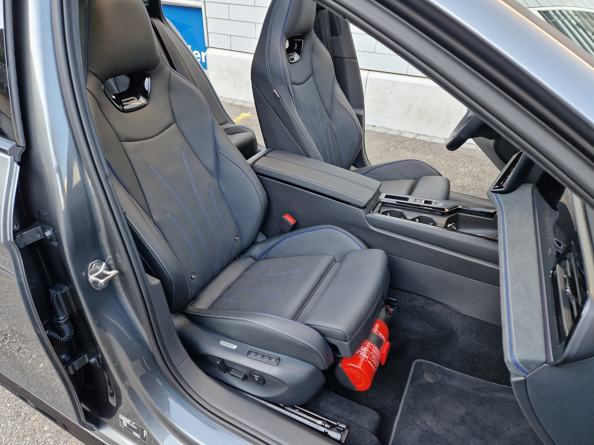VW Passat Variant 2.0 TSI evo4 R-Line Signature 4 Motion DSG mit 5 Jahre 100tkm VW Werksgarantie-image-8