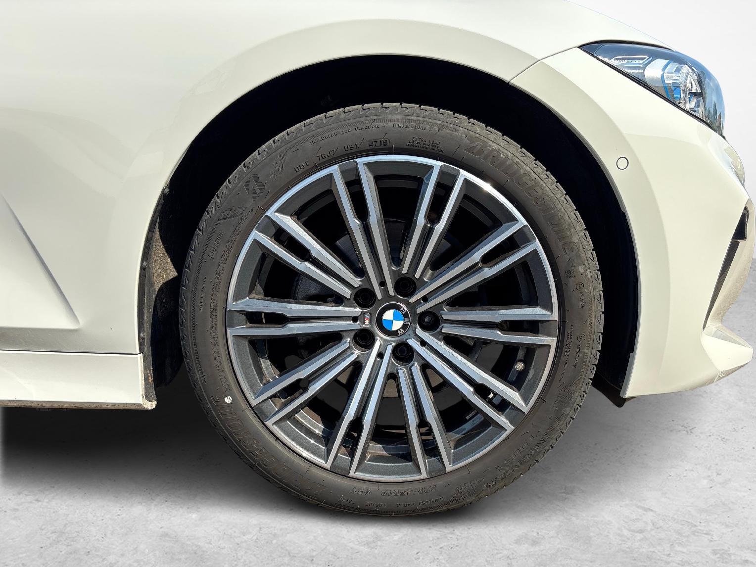 BMW 320d xDrive Touring 48V-image-18