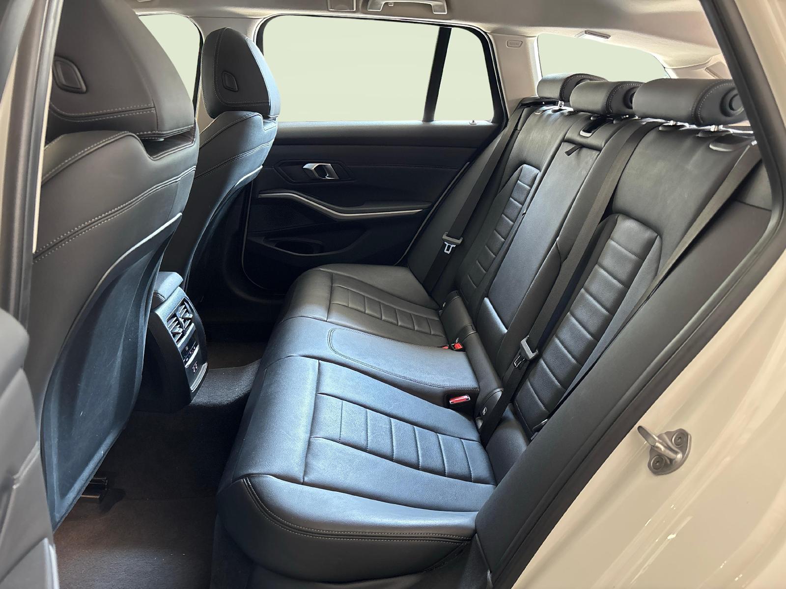 BMW 320d xDrive Touring 48V-image-10