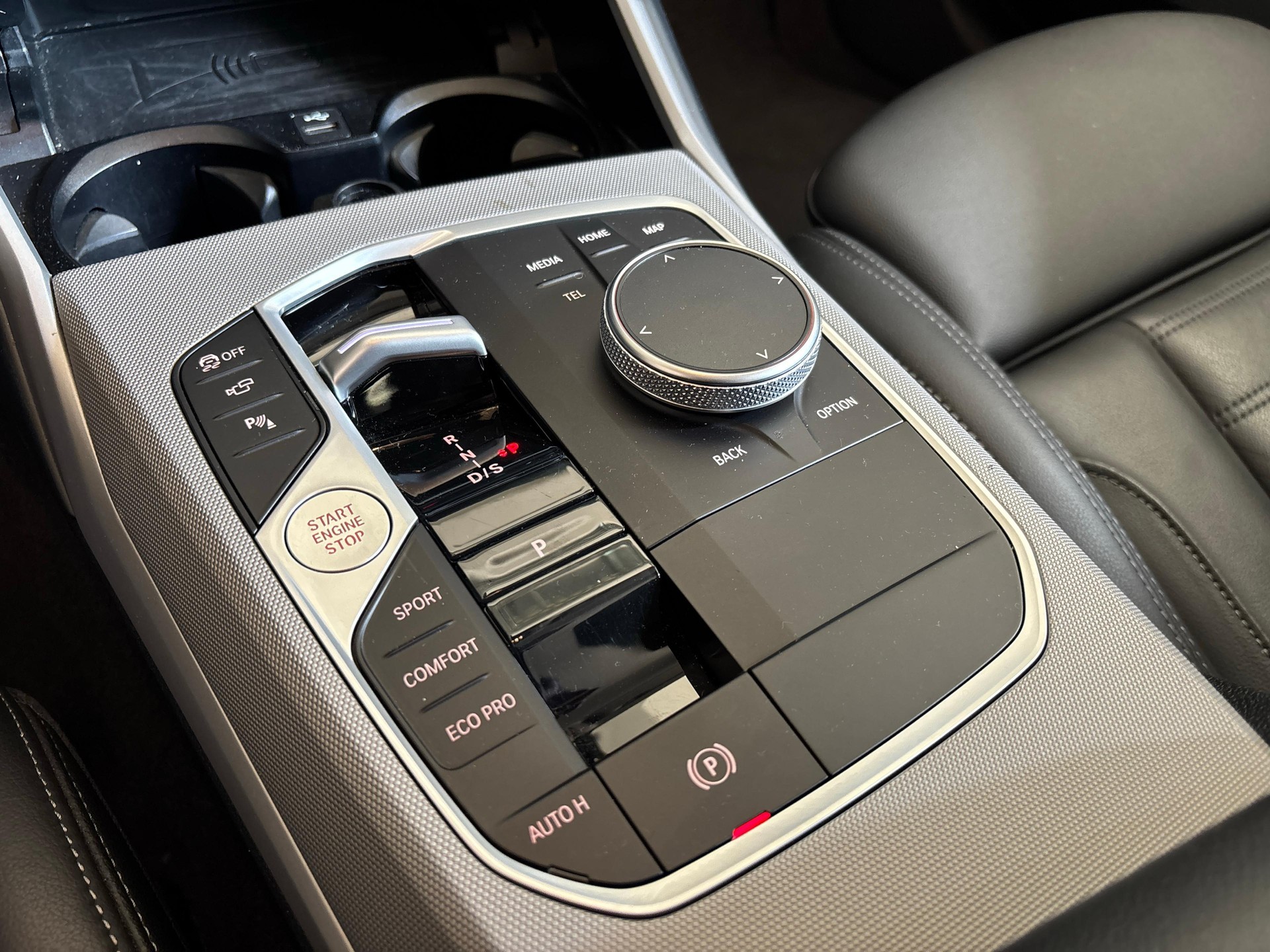 BMW 320d xDrive Touring 48V-image-14