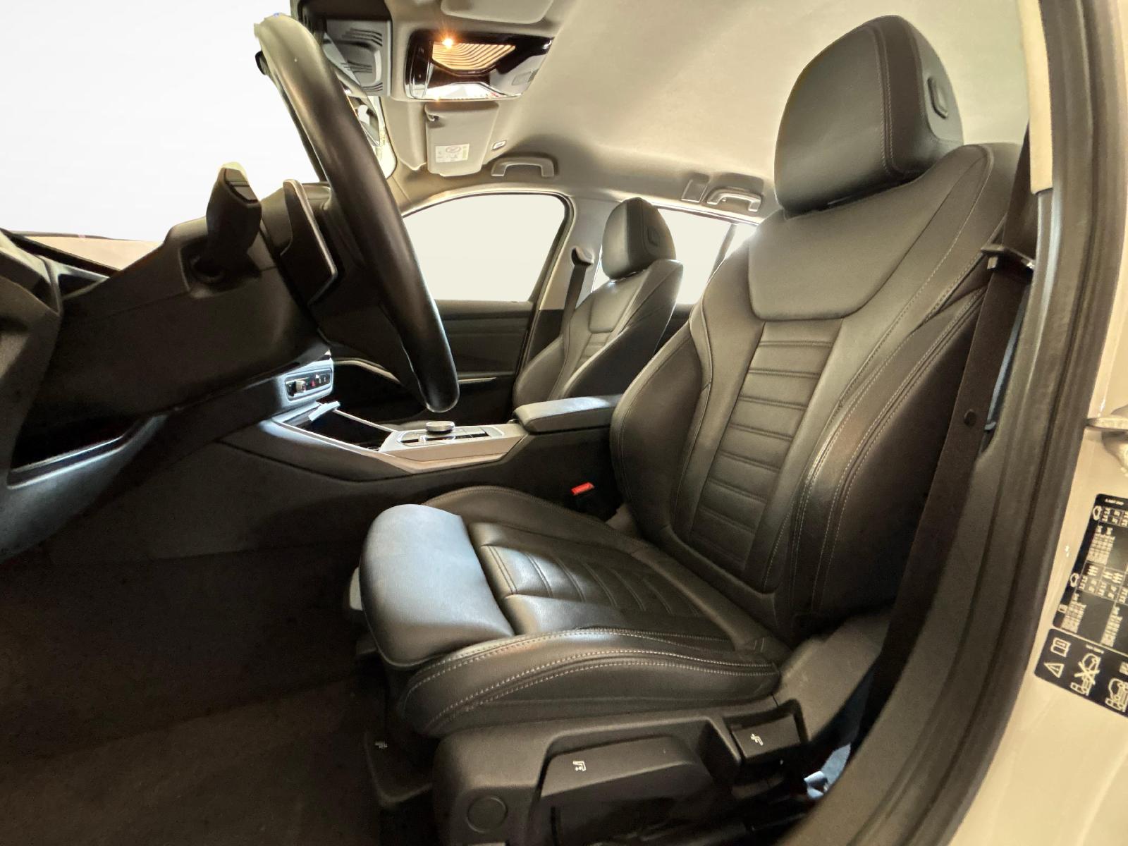 BMW 320d xDrive Touring 48V-image-9