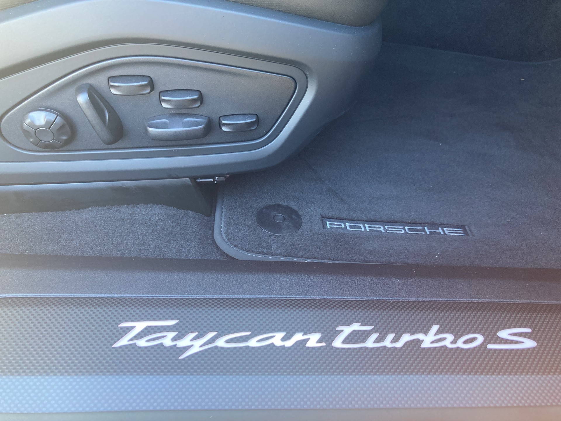 PORSCHE Taycan Turbo S Cross Turismo-image-28