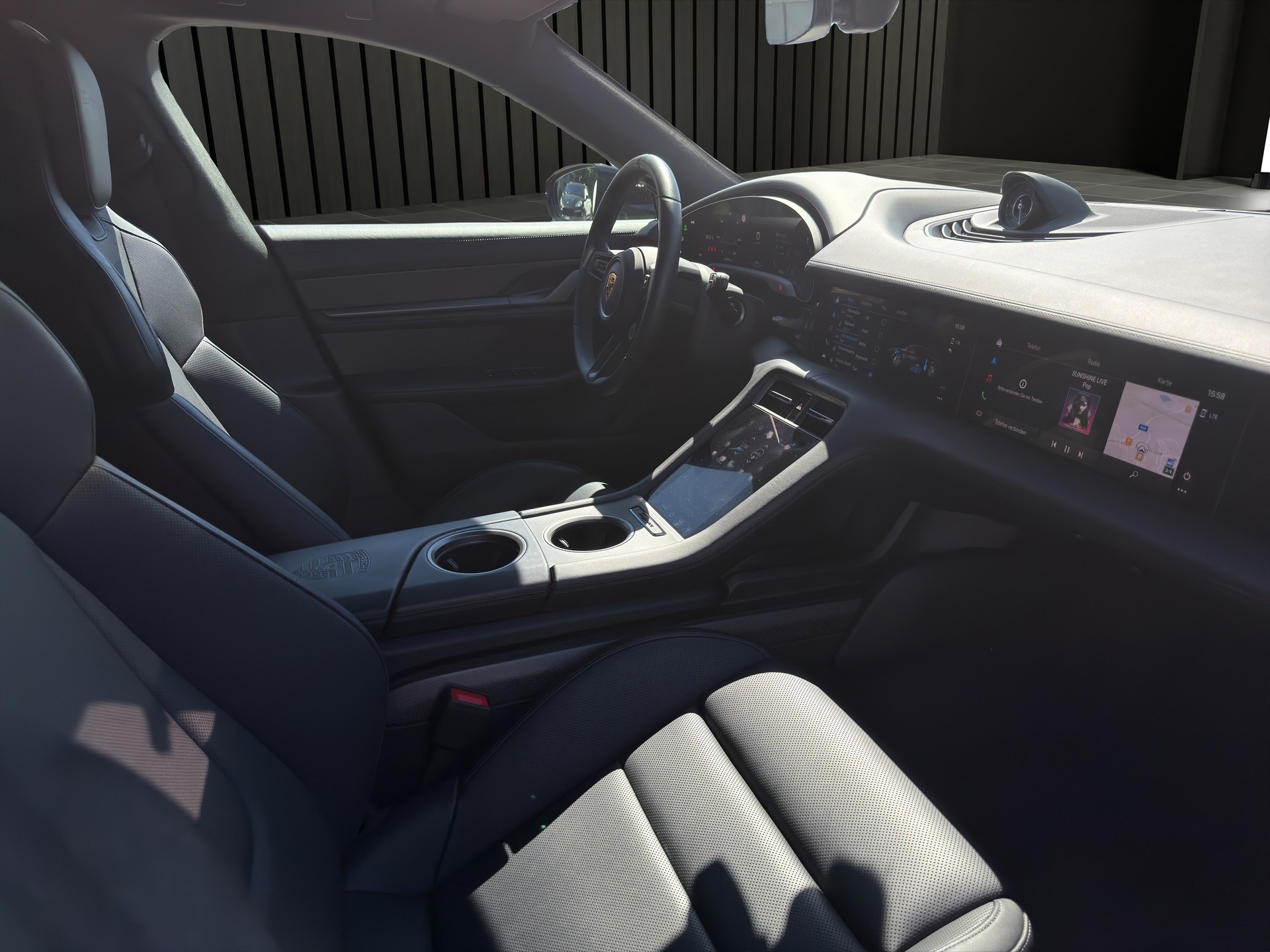 PORSCHE Taycan Turbo S Cross Turismo-image-17
