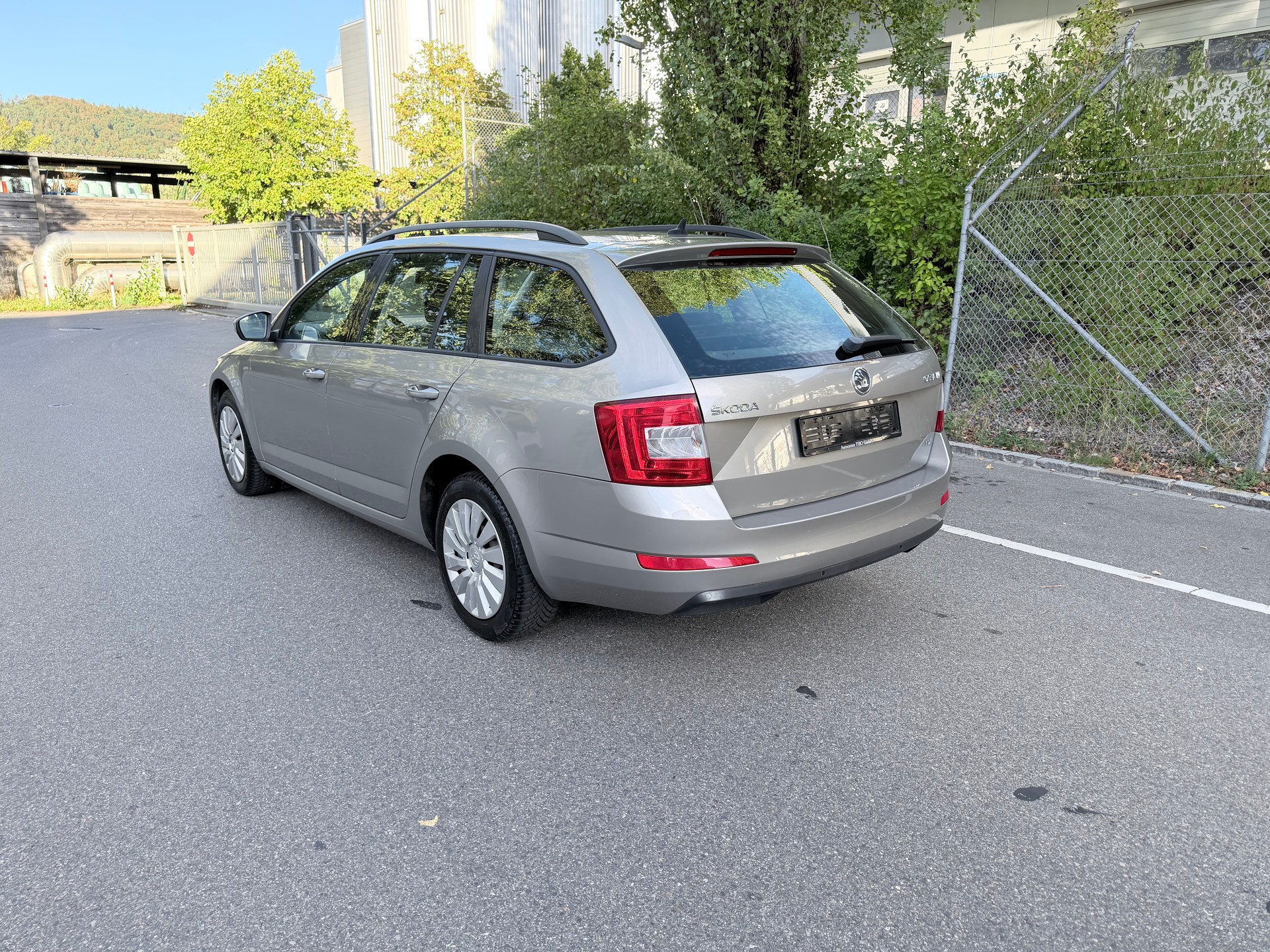 SKODA Octavia Combi 1.6 TDI Ambition DSG-image-2