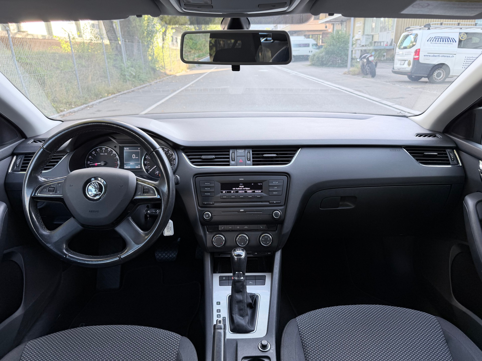 SKODA Octavia Combi 1.6 TDI Ambition DSG-image-11