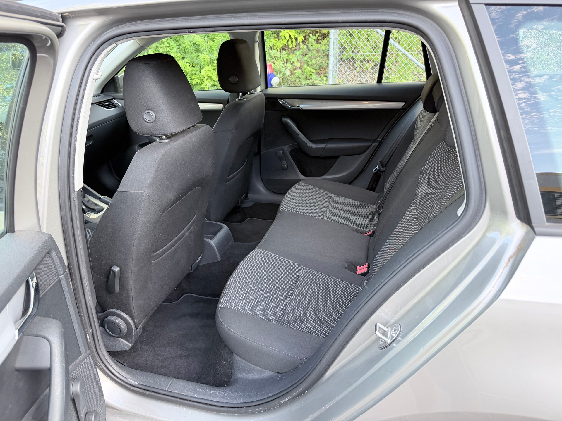 SKODA Octavia Combi 1.6 TDI Ambition DSG-image-8