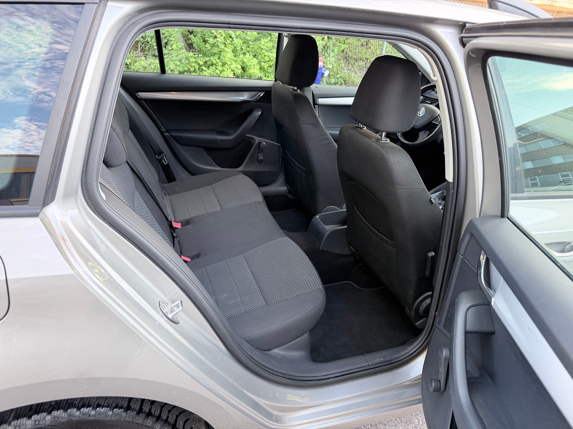 SKODA Octavia Combi 1.6 TDI Ambition DSG-image-10