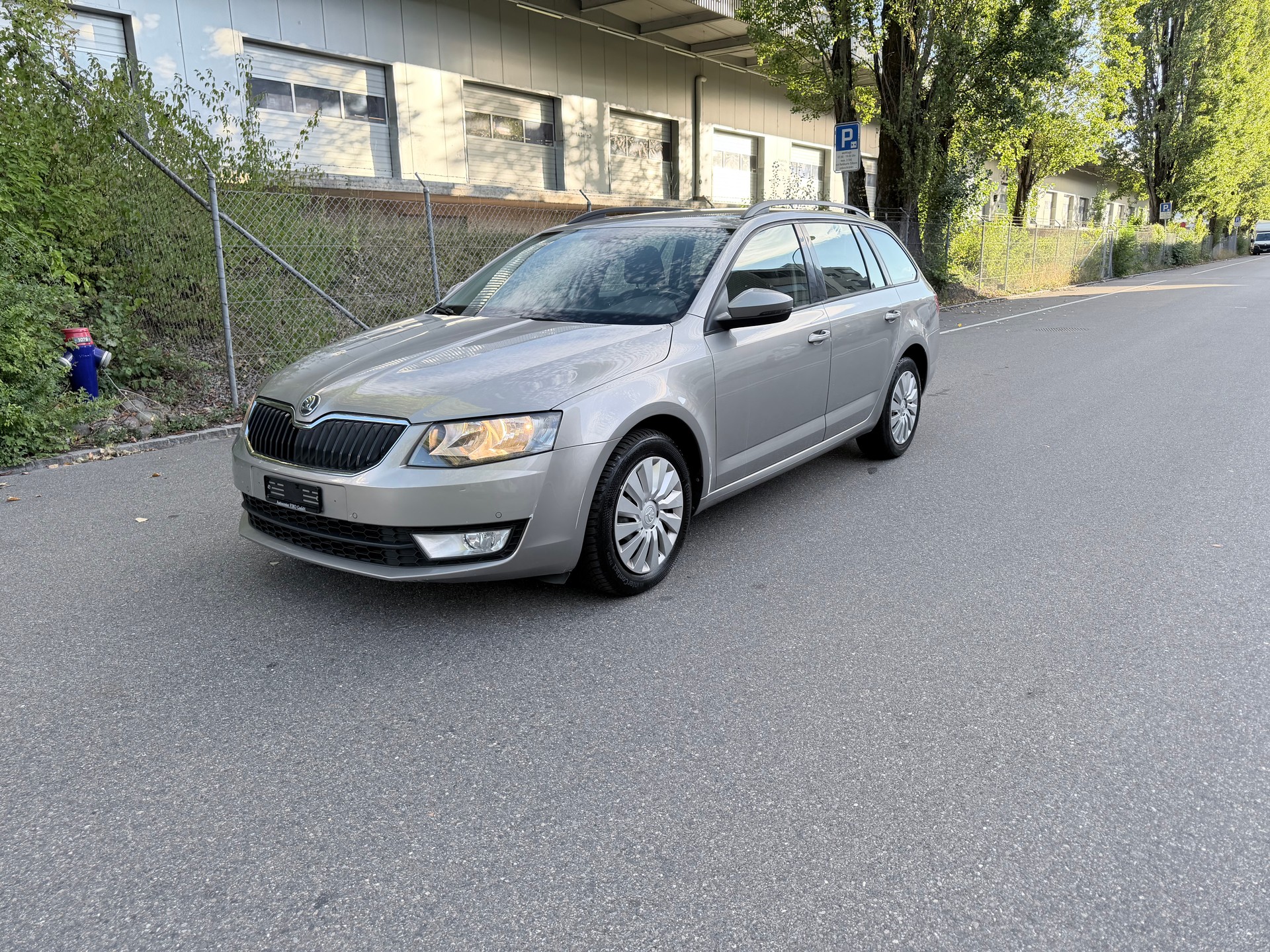 SKODA Octavia Combi 1.6 TDI Ambition DSG-image-0