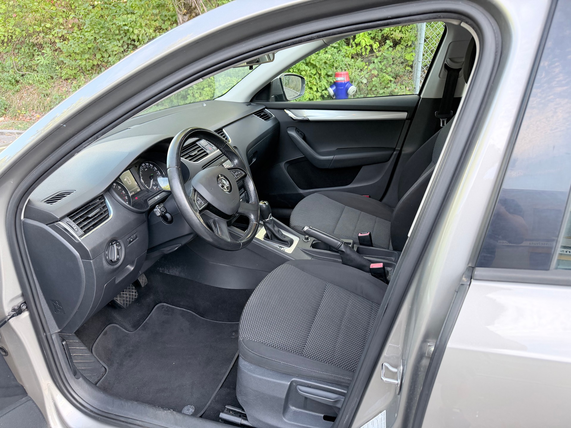 SKODA Octavia Combi 1.6 TDI Ambition DSG-image-7