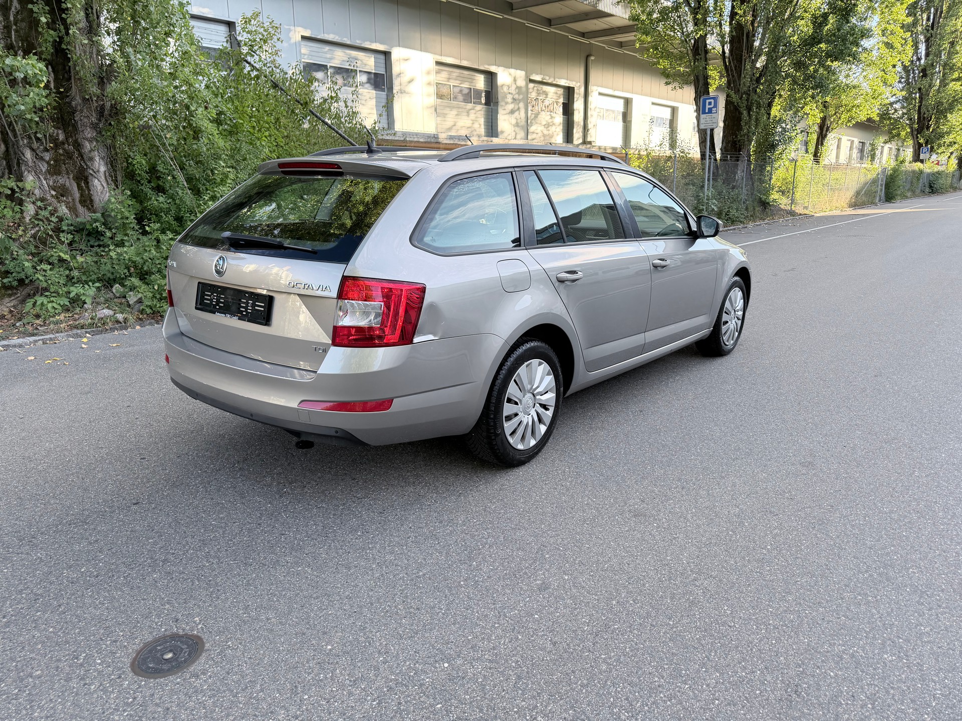 SKODA Octavia Combi 1.6 TDI Ambition DSG-image-5