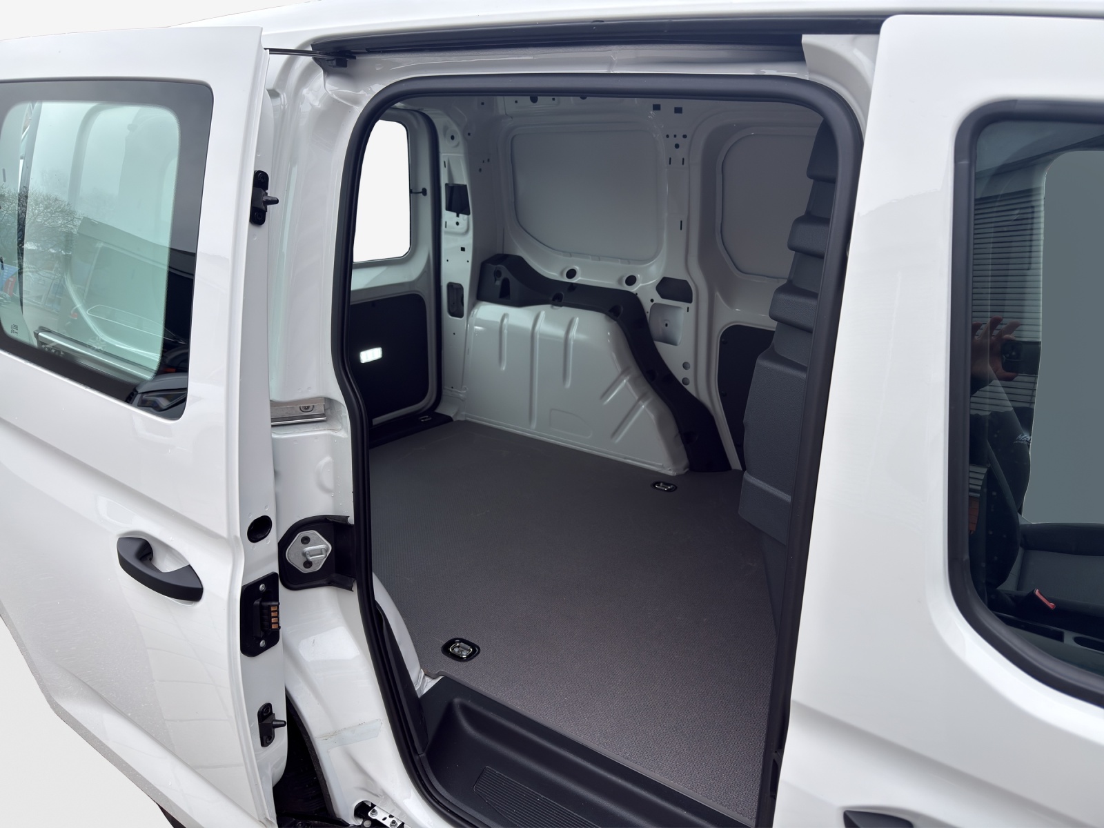 VW Caddy Cargo 2.0TDI 4Motion-image-10