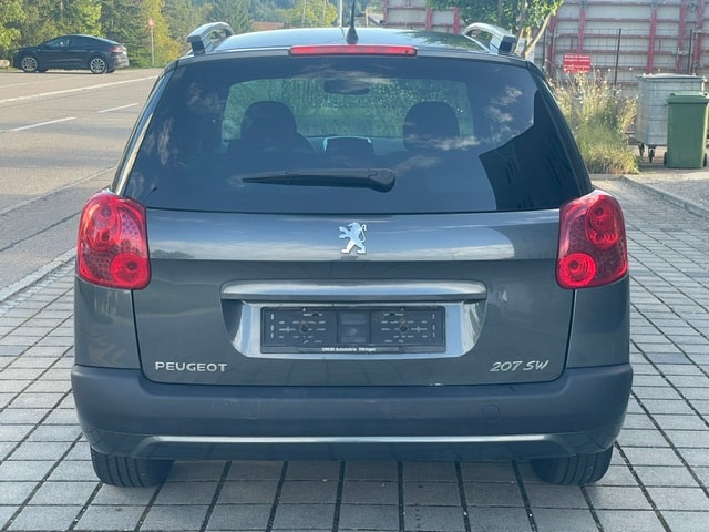 PEUGEOT 207 SW 1.6 16V Swiss Edition-image-7