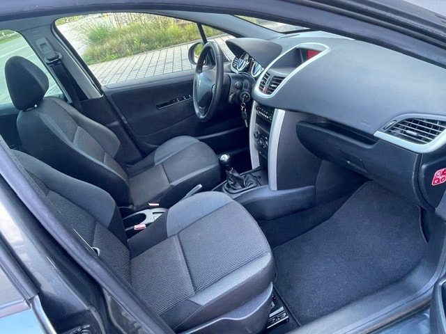 PEUGEOT 207 SW 1.6 16V Swiss Edition-image-19