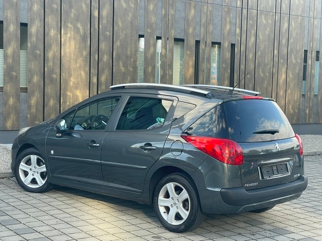 PEUGEOT 207 SW 1.6 16V Swiss Edition-image-10