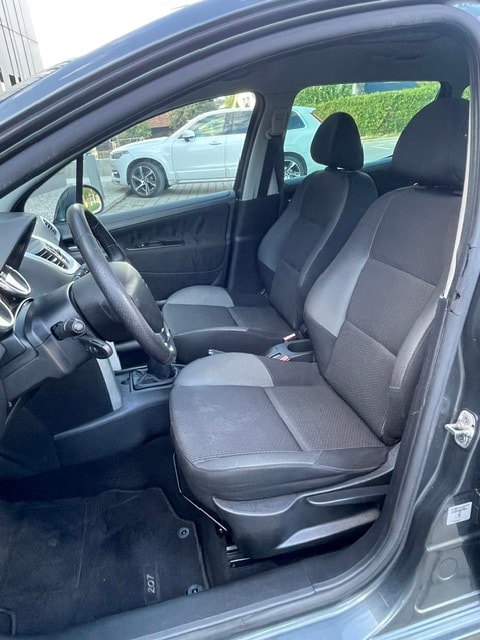 PEUGEOT 207 SW 1.6 16V Swiss Edition-image-12