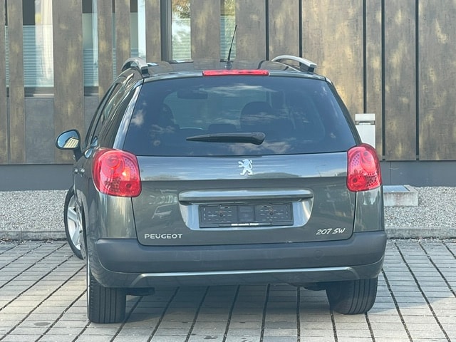PEUGEOT 207 SW 1.6 16V Swiss Edition-image-8